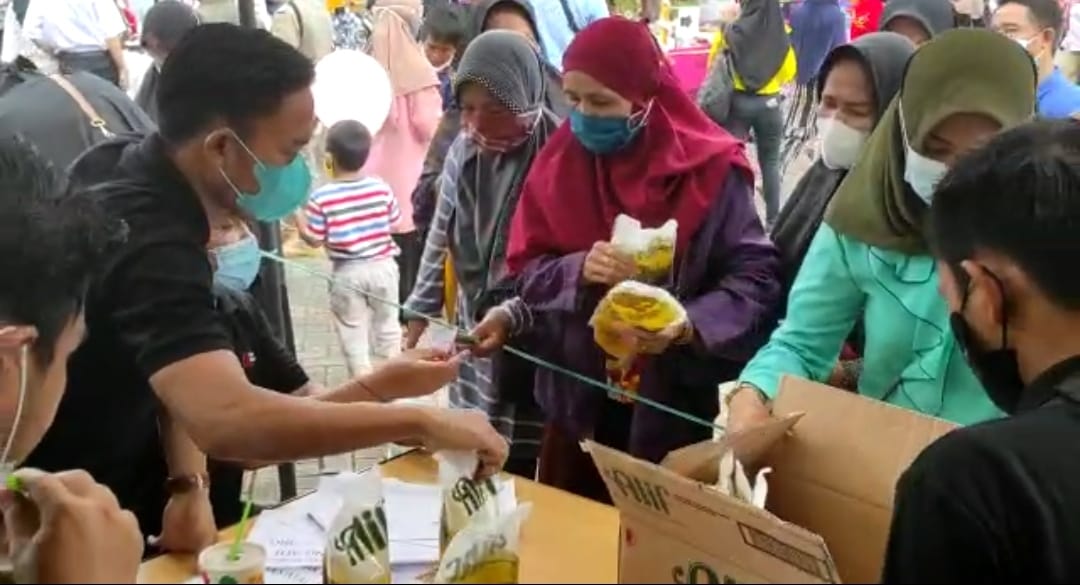 Warga Serbu Pasar Murah