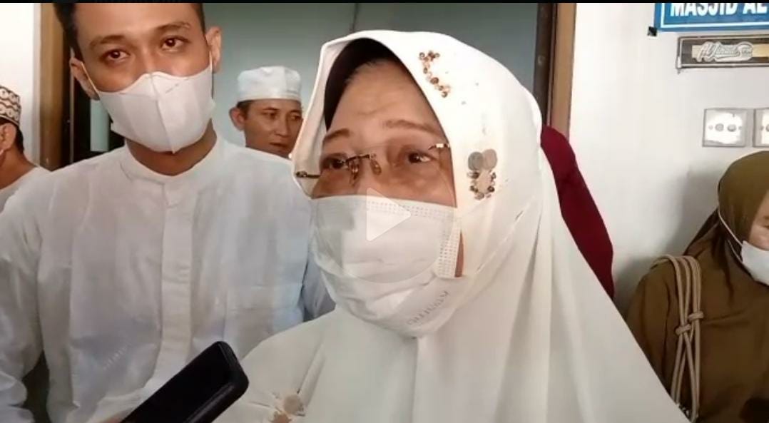 Emmy Mariani Tajuddin, Istri Almarhum.