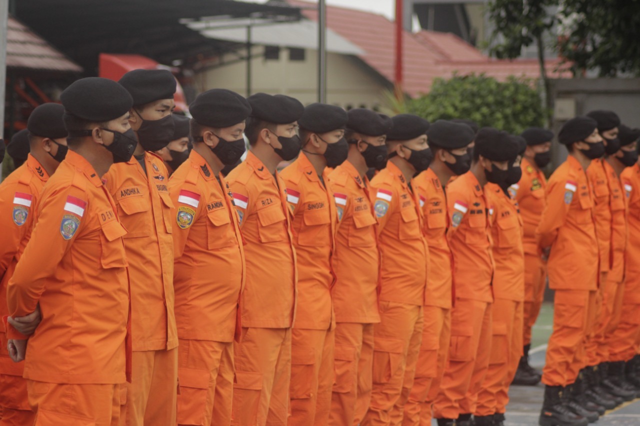 apel di di lapangan Kantor Pencarian dan Pertolongan Banjarmasin