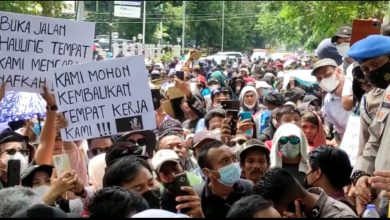 Ribuan pekerja tambang menggelar aksi demo di depan kantor DPRD Prov Kalsel