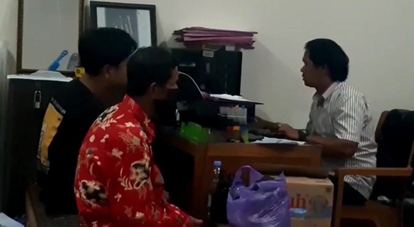 pelaku penganiayaan anak dibawah umur di Kafe Pondok Party saat diperiksa