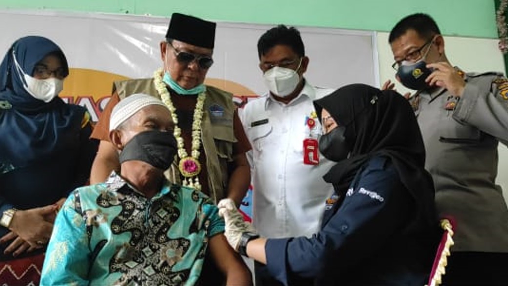 Sekolah SMAN 8 Banjarmasin, menggelar vaksinasi bergerak