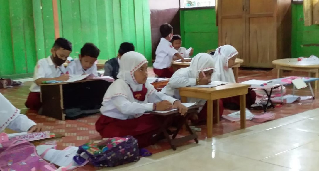 SDN Bincau 1 Martapura Belajar Lesehan