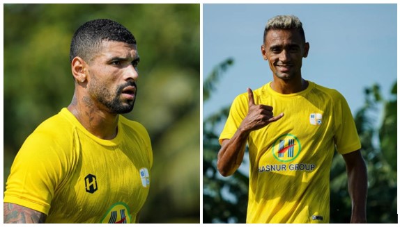 Renan Alves (kiri) dan Bruno Matos (kanan) pada saat sesi latihan perdana barito putera