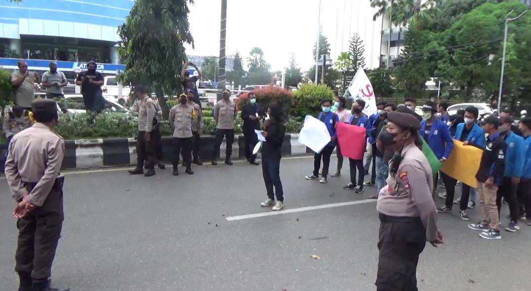 Mahasiswa Demo Minyak Goreng ke DPRD Kalsel