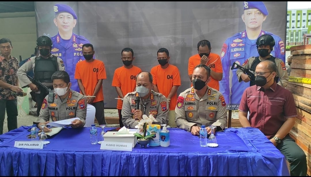 konfrensi pers polda Kalsel