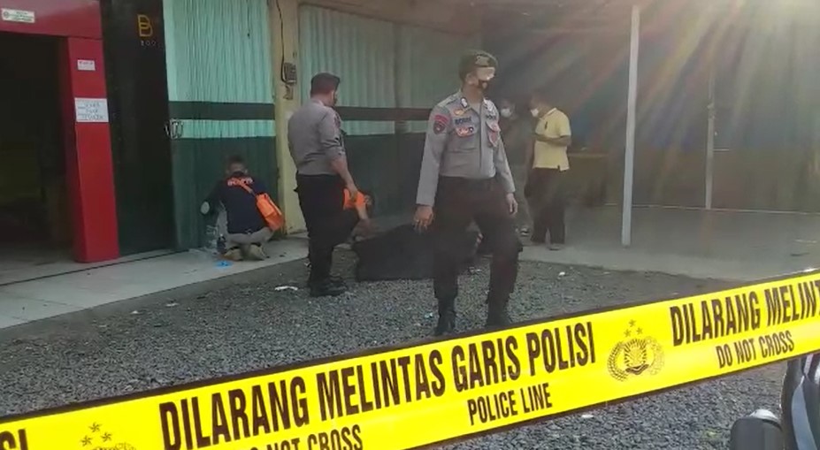 Pembunuhan Sopir Truk Tangki di Depan Booze Cafe