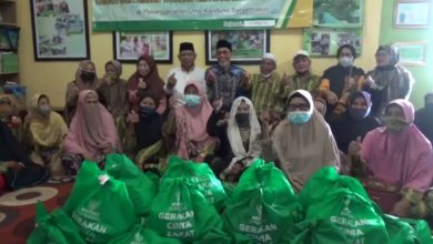 Baznas Kalsel Salurkan Paket Sembako untuk Lansia