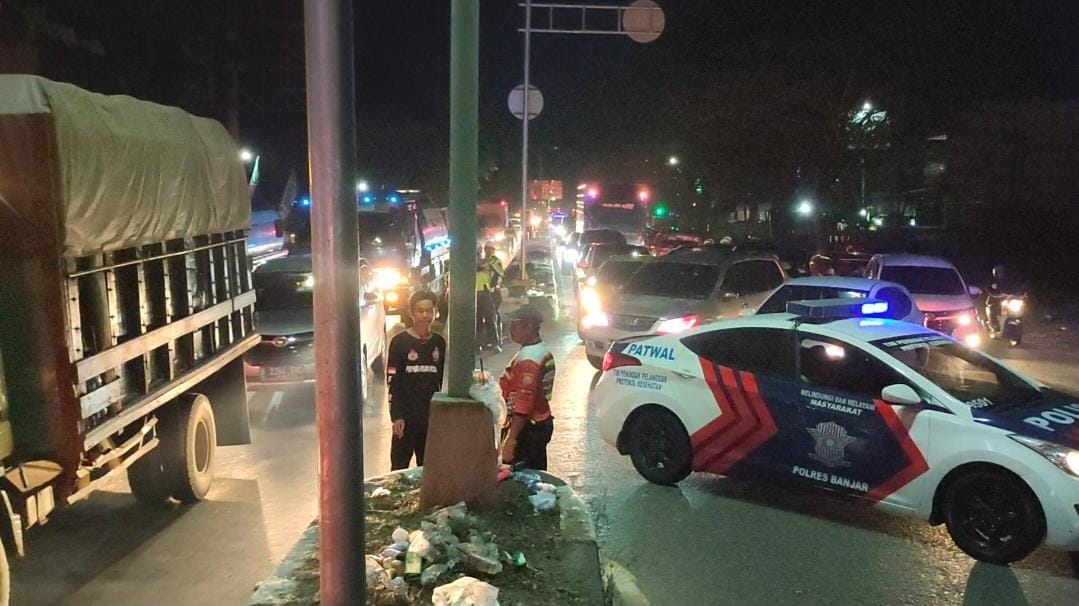 suasana arus lalu lintas di dekat tempat kejadian