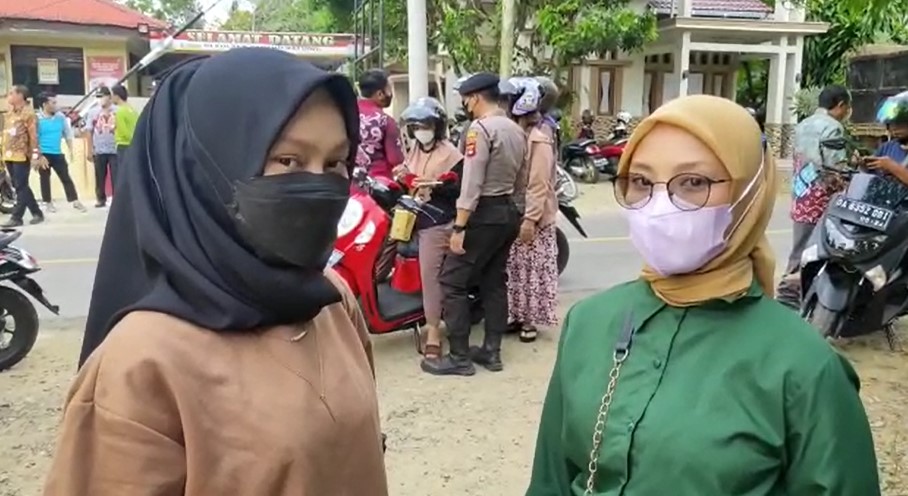 Dila dan Yuni, warga Hulu Sungai Selatan (foto:duta tv)