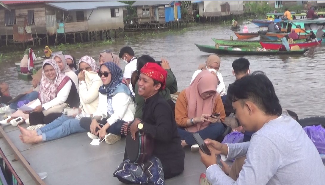 arsitektur ULM, melakukan susur sungai ke Lok Baintan