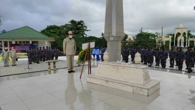 Gubermur Kalimantan Selatan di Makam Pahlawan pahlawan Brigjen Hasan Basry