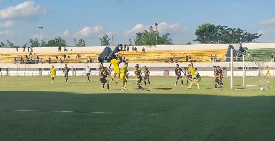 laga uji coba tim Barito Putera senior melawan Barito Putera U-18 di Stadion Demang Lehman Martapura