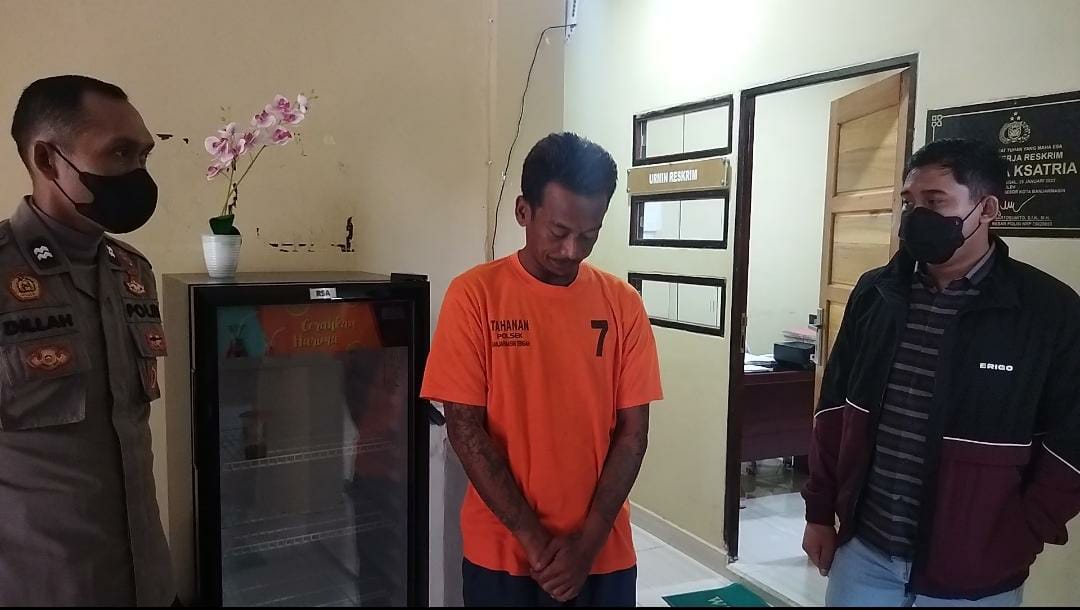 Suprianto alias Anto (36) warga Pangeran Antasari, menjalani pemeriksaan lanjutan