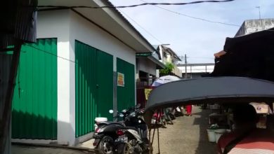 Dua buah blok kios pertokoan Swasta Mutiara, yang di bangun di Jalan Angsana