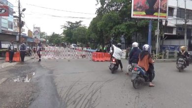 Jalan Veteran ditutup total karena adanya rencana eksekusi pembongkaran Pasar Batuah di Jalan Manggis