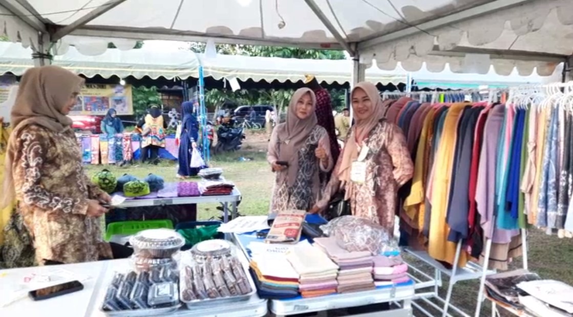 stand bazaar UMKM yang turut memeriahkan Festival MTQ Kabupaten Tanah Laut