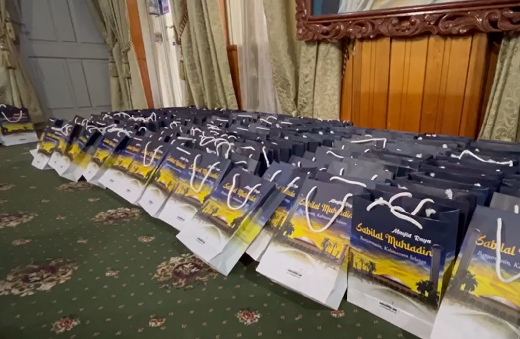 Mesjid Raya Sabilal Muhtadin juga memberikan 9000 buku untuk Kafilah