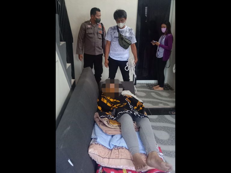 Wanita Cantik Ditemukan Tewas Gantung Diri