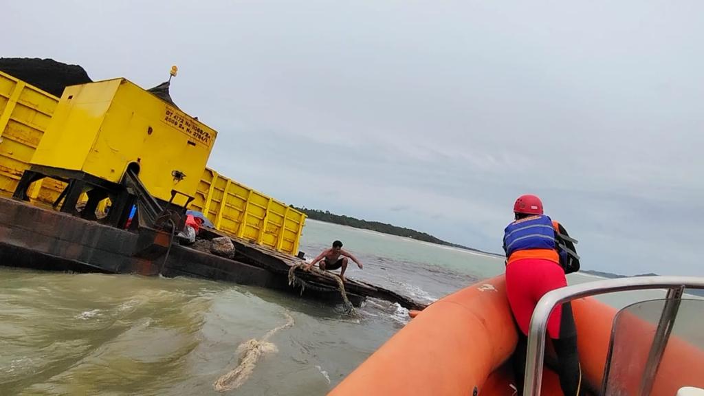 Pencarian korban tenggelam di perairan Kotabaru akibat cuaca buruk