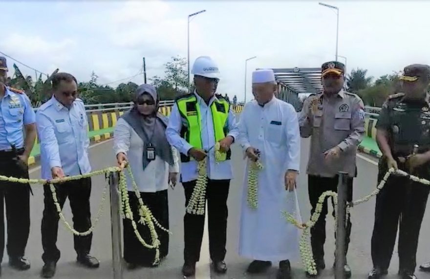 Gubernur Kalsel meresmikan jembatan out ring road di Kabupaten Banjar