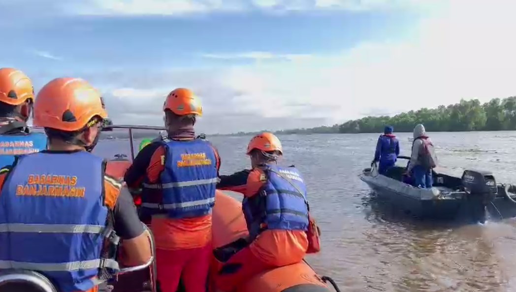 Proses Pencarian Korban Kapal Tenggelam