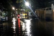 kondisi jalan saat air pasang atau banjir rob di kawasan Jafri zam-zam, Banjarmasin Barat