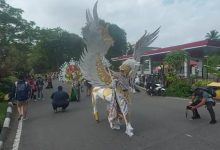 Fashion Carnaval Sasirangan di kawasan Siring, Banjarmasin