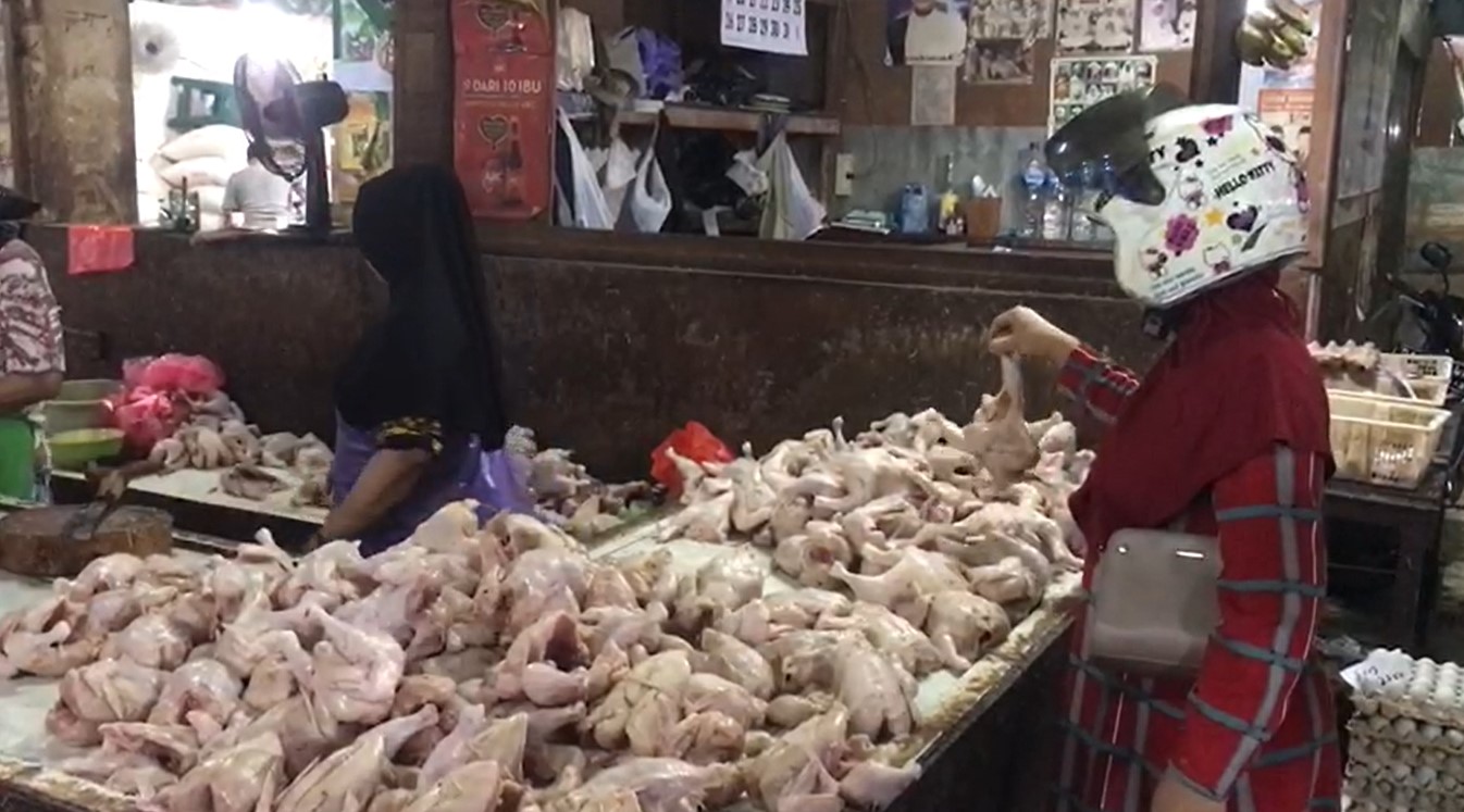 Harga ayam potong alami kenaikan, salah satunya di kawasan Pasar Sentra Antasari