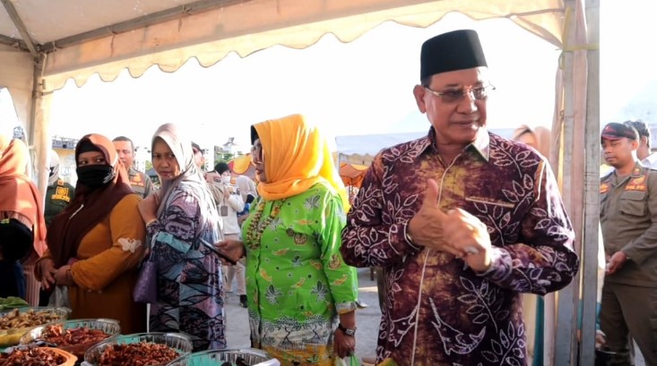 Pemerintah Kabupaten Kotabaru tetap menggelar bazar pada kegiatan gebyar Ramadhan di Siring Laut