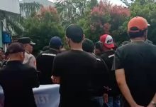 Puluhan driver online Unjuk Rasa