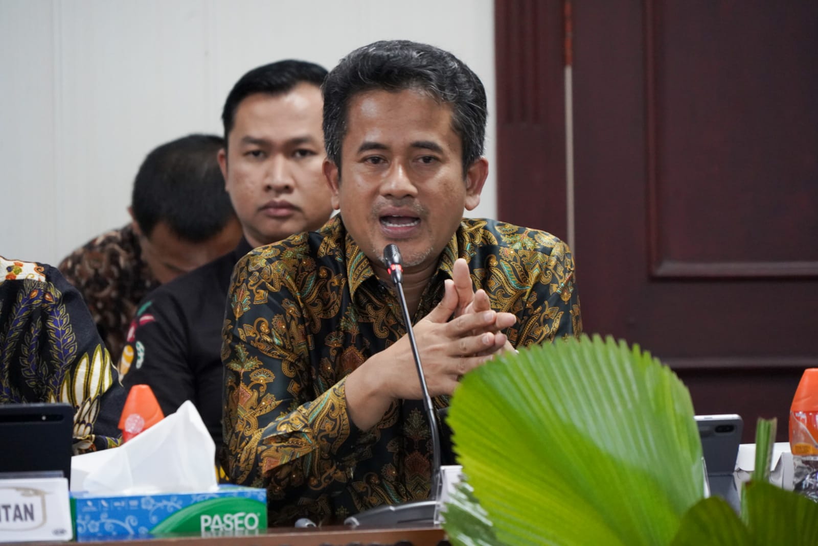 General Manager PLN UID Kalselteng Muhammad Joharifin memaparkan kondisi kelistrikan Kalimantan Tengah