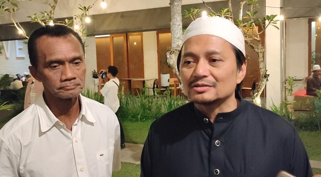 CEO Barito Putera, Hasnuryadi Sulaiman (kanan), dan Frans Sinatra Huwae (kiri)