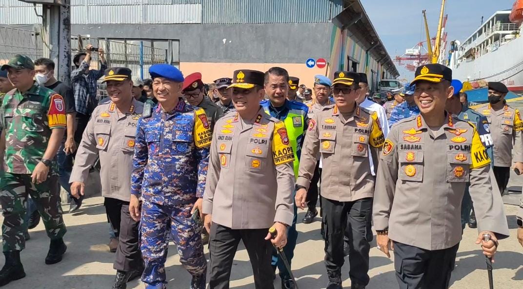 Didampingi seluruh pejabat utama, Kapolda Kalsel meninjau posko terpadu angkutan lebaran Idul Fitri 1444 H