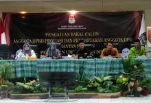 KPU Kalimantan Selatan sudah menerima dua berkas partai politik serta tujuh calon anggota DPD RI