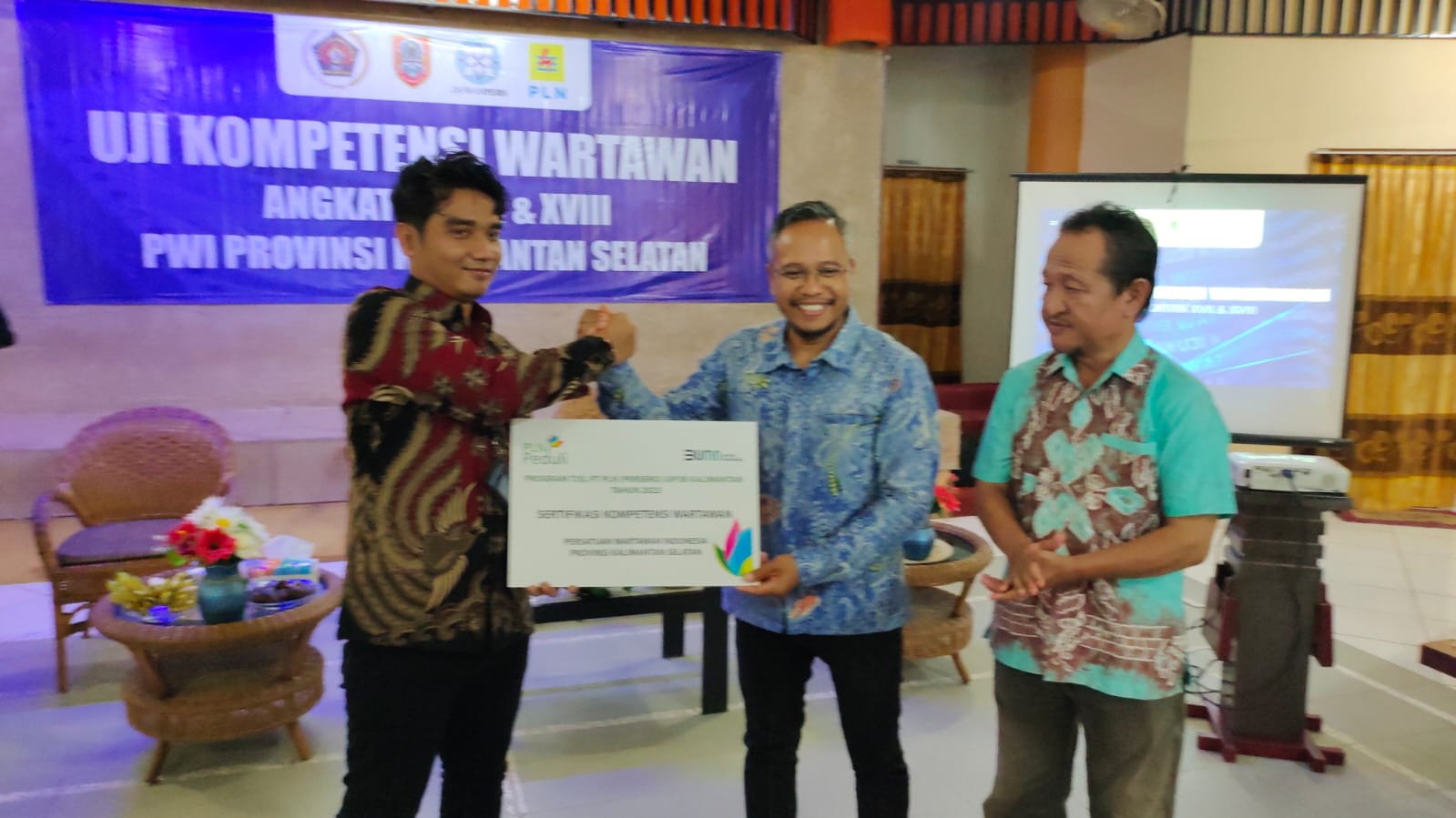 Uji Kompetensi Wartawan berkerja sama dengan PT PLN Unit induk penyaluran Kalimantan