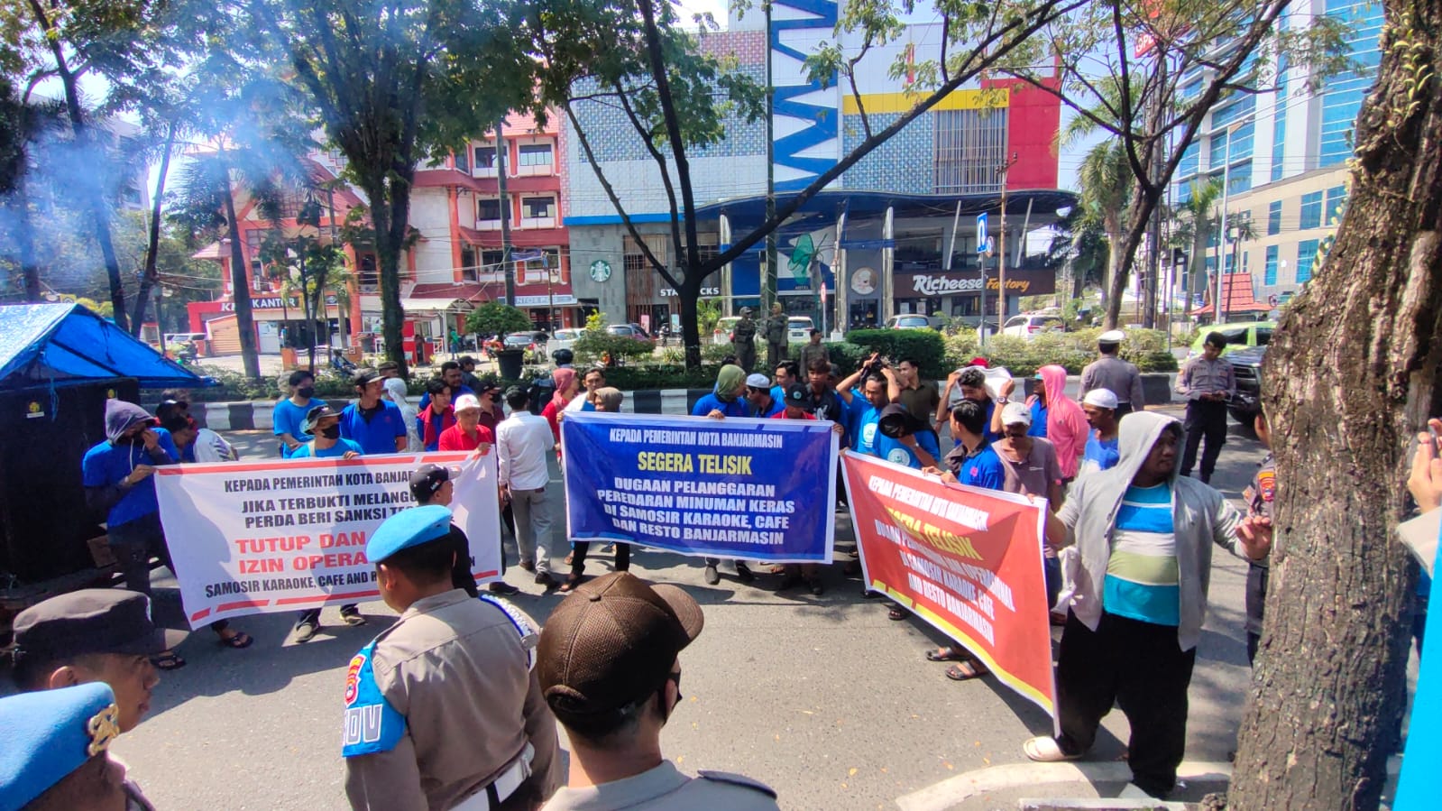 LSM Forpeban mendatangi kantor DPRD kota Banjarmasin