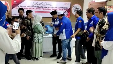 pengurus DPD PAN menyambangi kantor KPU Kota Banjarmasin