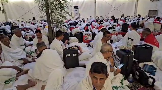 Jamaah haji asal kalsel sedang melaksanakan wukuf di padang arafah