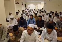 Jamaah haji kelompok terakhir dari embarkasi Banjarmasin melaksanakan sholat hajat dan doa bersama