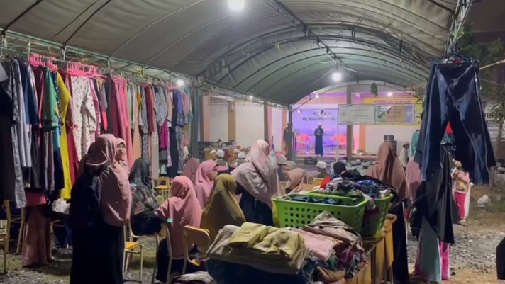 Yayasan Taman Cinta Al-Quran melaksanakan lelang barang dan bazar murah