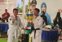 SMA Negeri 13 Banjarmasin menyabet juara umum pada gelaran turnamen karate tradisional Walikota Cup III