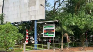 papan Air Quality Monitoring System, di kawasan hutan kota