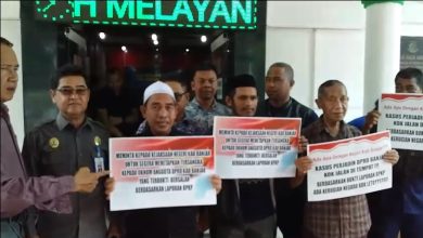 Belasan anggota LSM Babak Kalimantan Selatan mendatangi Kejari Banjar untuk melakukan audiensi dengan Kajari Banjar