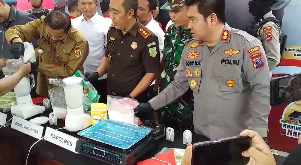 wakil walikota Banjarbaru, ikut memusnahkan sabu