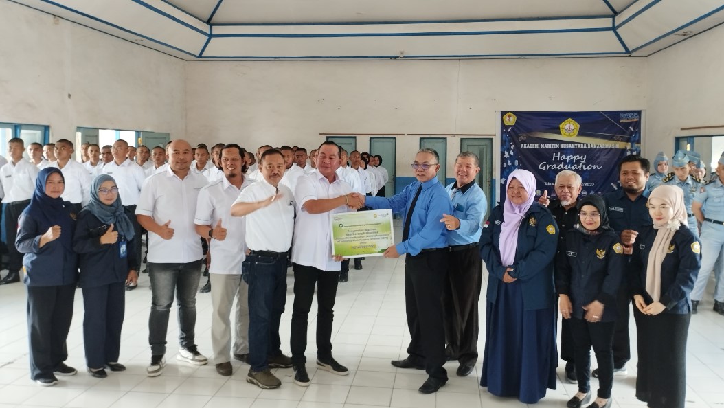 penyerahan 5 beasiswa ke kampus AMNUS