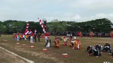 Tarian kolosal dengan tema budaya Indonesia ditampilkan ratusan pelajar SMA se-derajat
