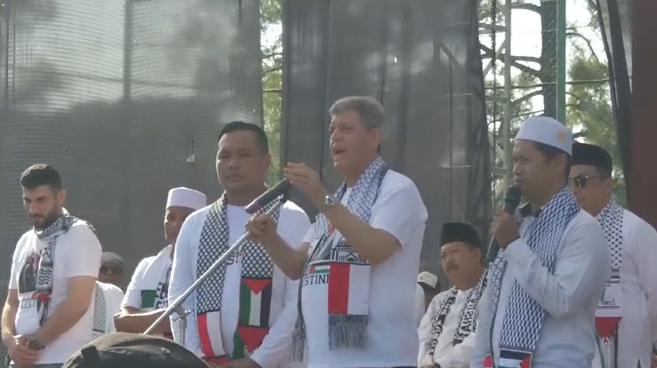 Duta Besar Palestina untuk Indonesia, Zuhair Al-Shun, secara khusus menghadiri Aksi Bela Palestina