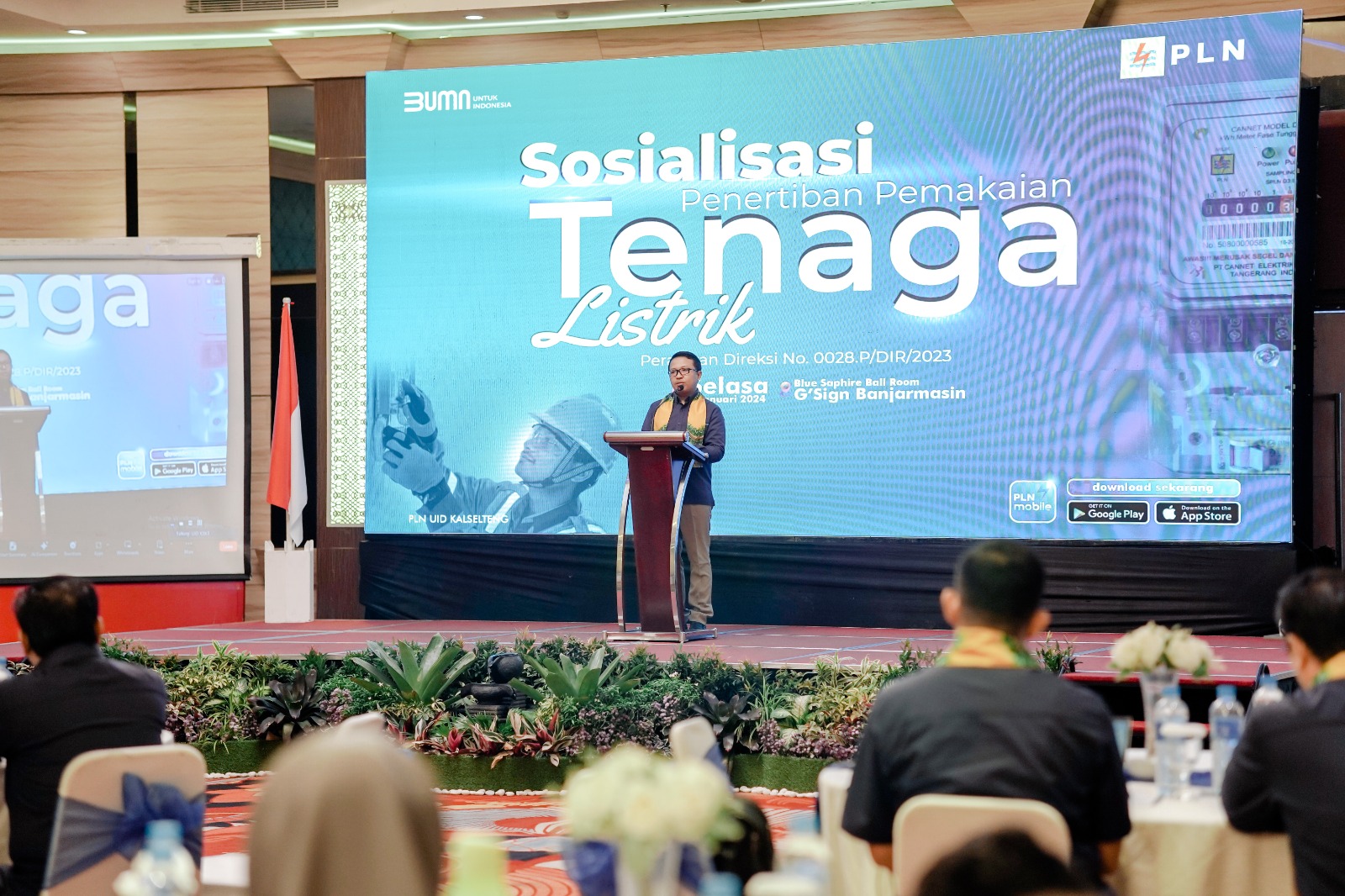 Senior Manager Distribusi PLN UID Kalselteng Sugeng Hidayat saat memberikan sambutan pada tentang sosialisasi Peraturan Direksi PLN