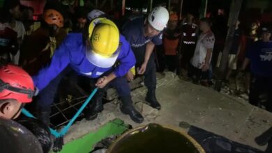 Proses evakuasi korban tertimpa beton di SMP 6 Banjarmasin